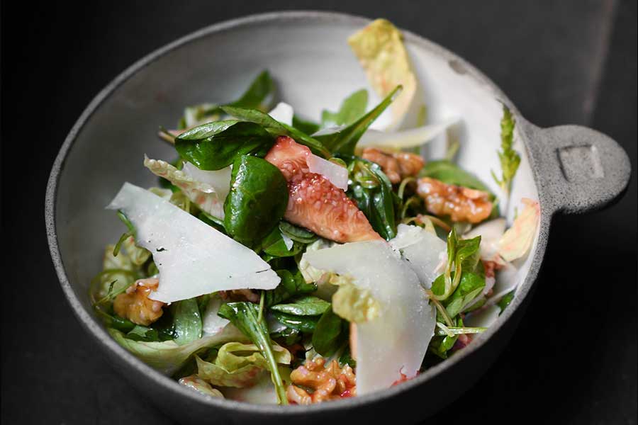 Insalata di Fichi, Parmigiano Reggiano e Noci con salsa ai Lamponi