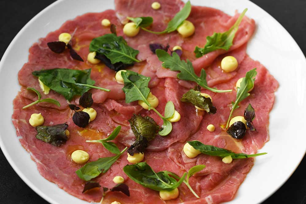 Carpaccio di Vitello con Salsa Cocktail